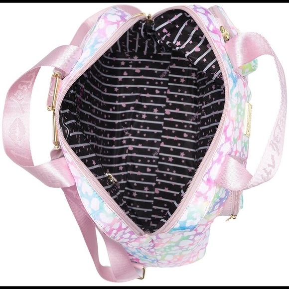 💕🌼 Luv Betsy Johnson Quilted Backpack - Picture 6 of 9